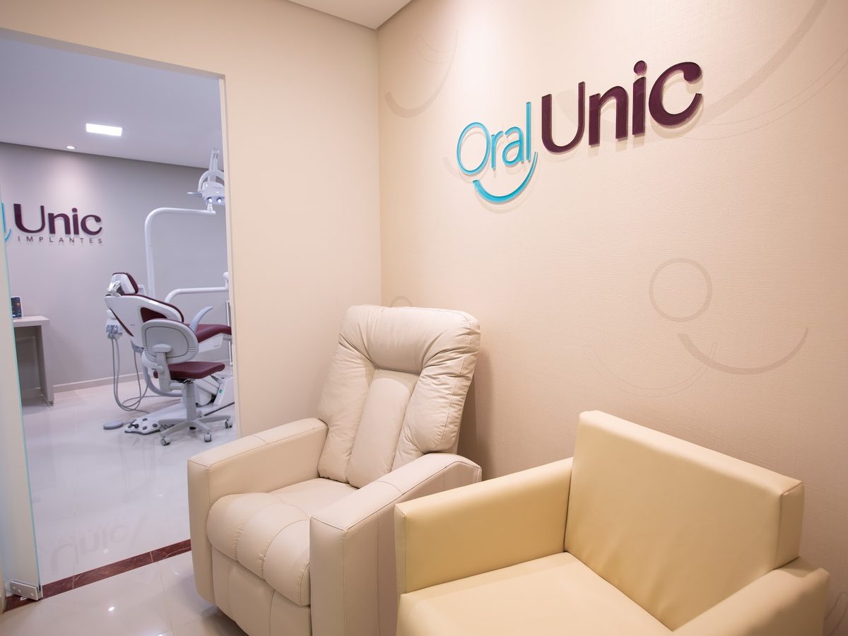 Espaço de espera ao lado do consultório da Oral Unic Bento Gonçalves